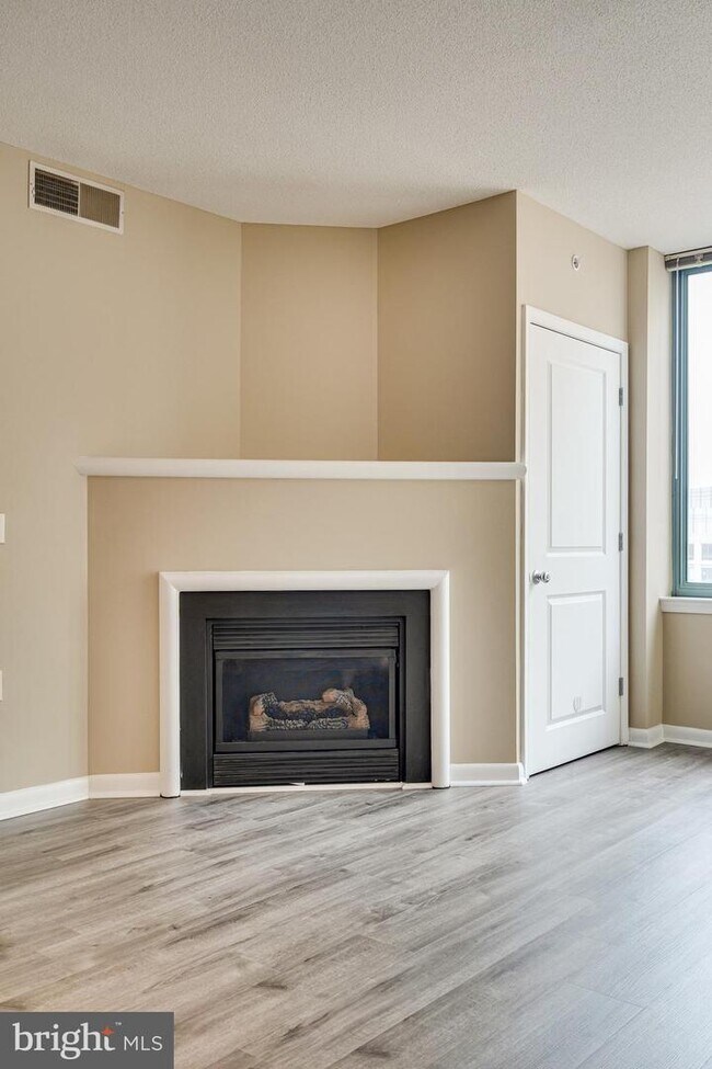 Primary Photo - 851 N Glebe Rd