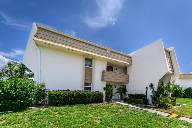 Building Photo - 1080 Bal Harbor Blvd
