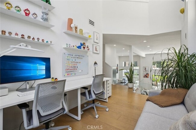 Building Photo - 15 Waterway