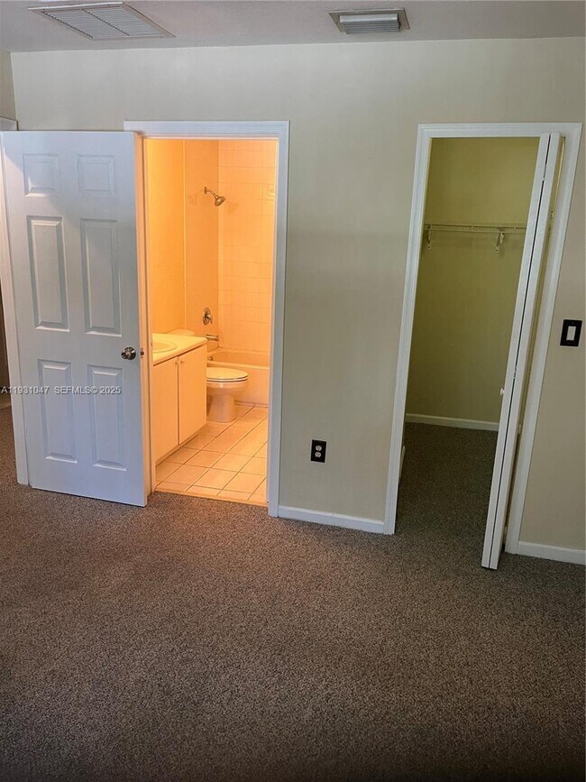 Building Photo - 2508 SE 14th Ave