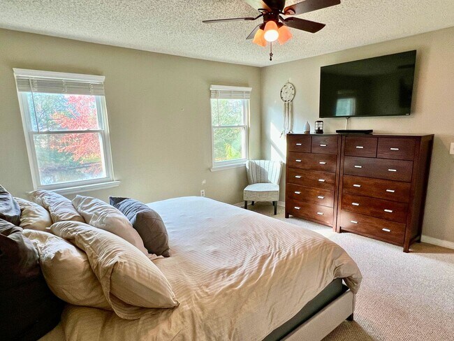Building Photo - Charming 3-Bedroom Home with Modern Upgrad...