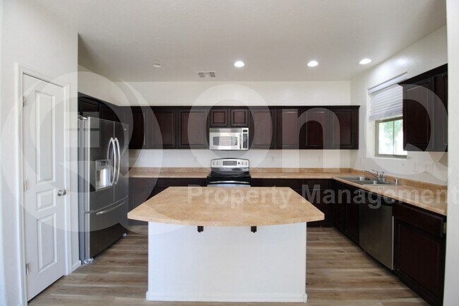 Building Photo - 3813 E Santa Fe Ln