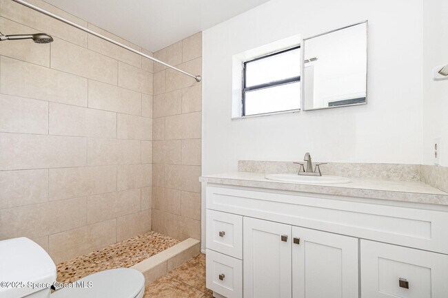 Building Photo - 2224 Flower Tree Cir