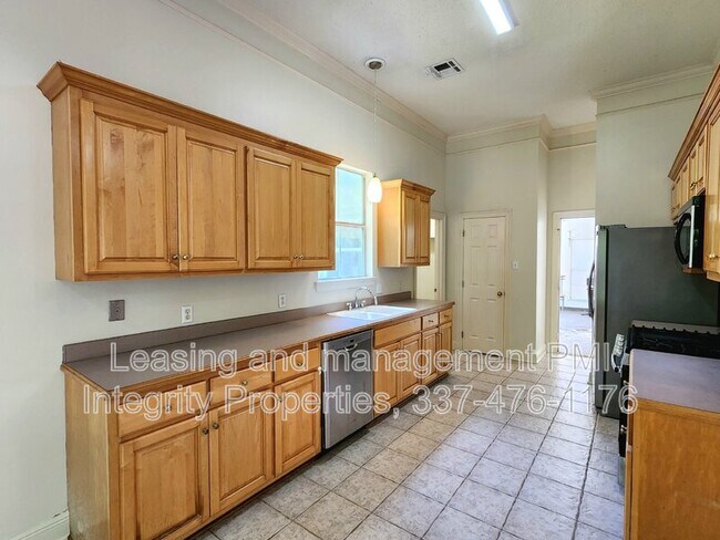Building Photo - 411 Greenfield Dr