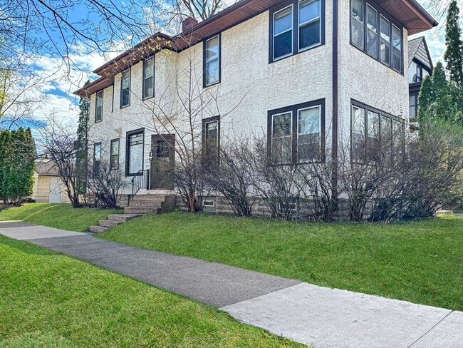 Building Photo - 3103 Dupont Ave S