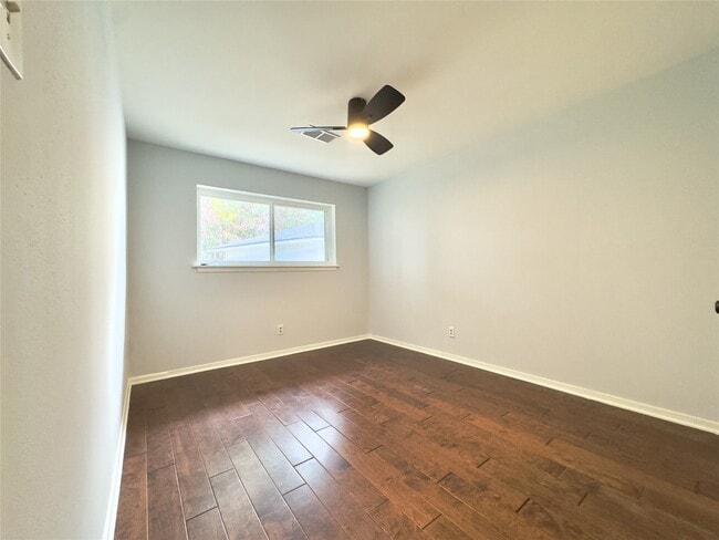 Building Photo - 1415 Mapleton Dr