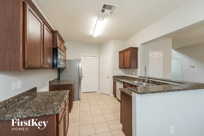 Building Photo - 2027 Golden Topaz Dr