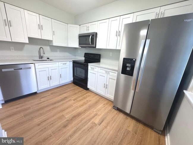 Building Photo - 4826 Grand Bend Dr