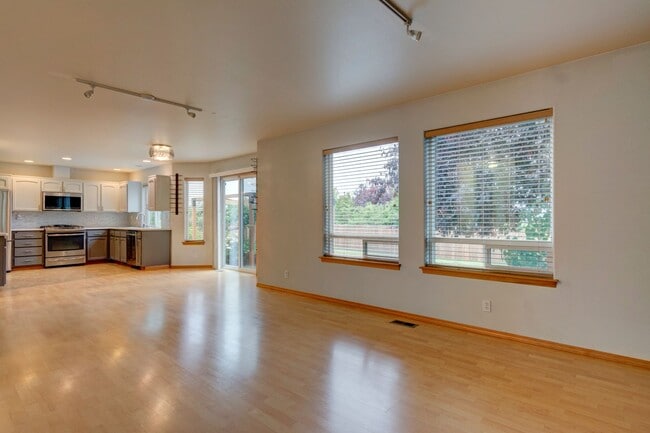 Building Photo - Stunning 4 Bedroom, 2.5 Bathroom Home With...