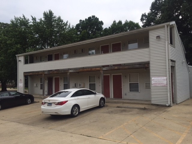 Building Photo - 1302 Brighton Dr