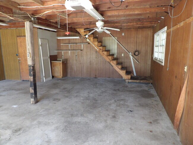 Building Photo - 248 Meadowview Dr
