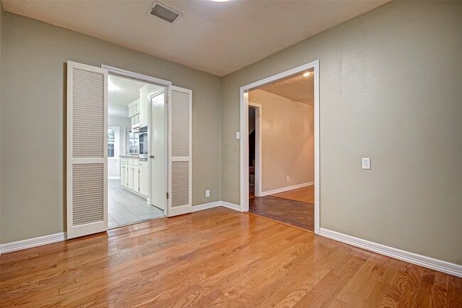 Building Photo - 9623 Philmont Dr