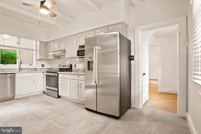 Building Photo - 209 N Washington St