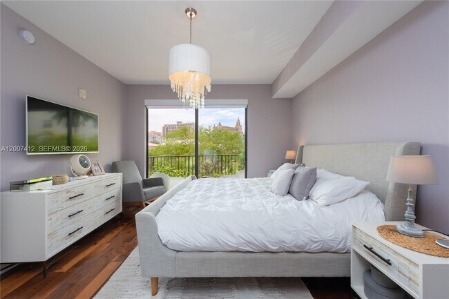 Building Photo - 1650 Galiano St