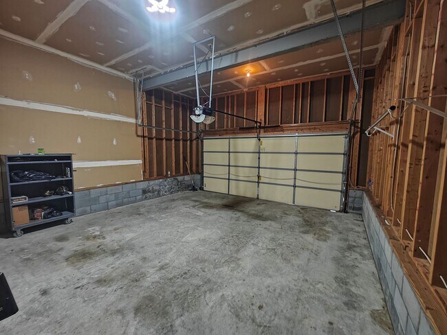 Building Photo - 2625 Piney Ridge Dr