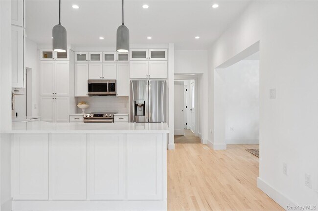 Building Photo - 4056 Noyack Rd