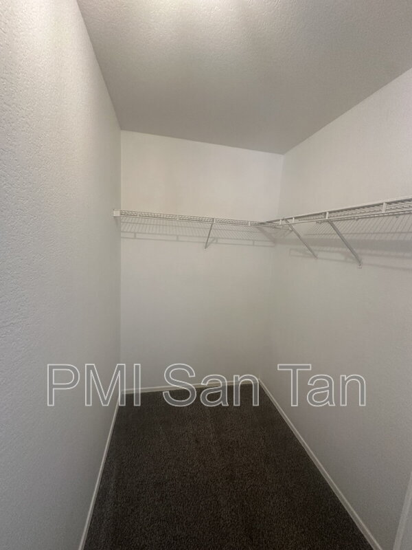 Building Photo - 941 E Denim Trail