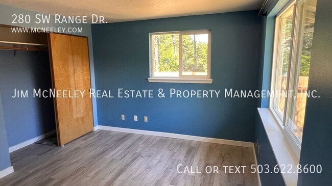Building Photo - 280 SW Range Dr