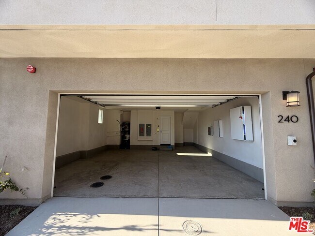 Building Photo - 240 Abacus Ave