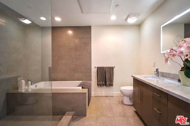 Building Photo - 6001 Carlton Way