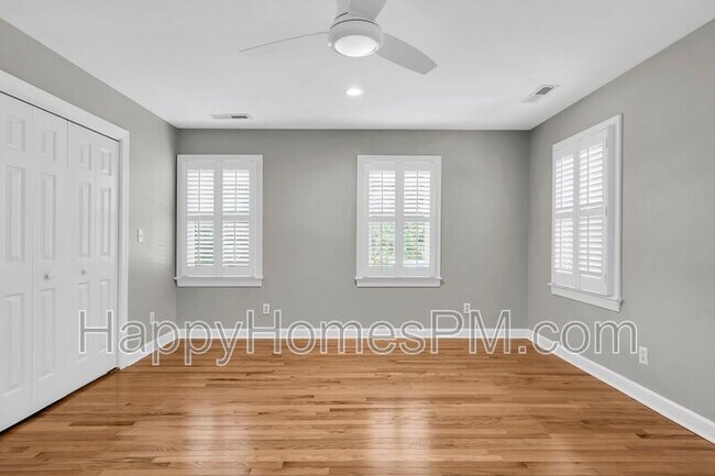Building Photo - 236 Bayview Drive