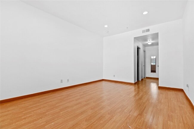 Building Photo - 16940 Chatsworth St