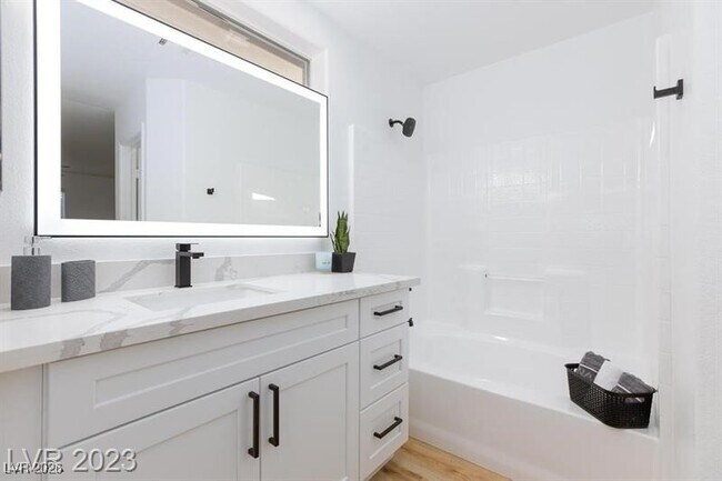 Building Photo - 971 Grand Cerritos Ave