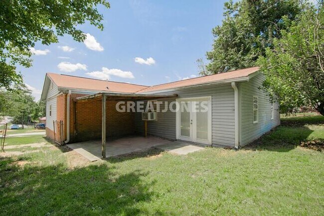 Building Photo - 7268 Fontana Dr