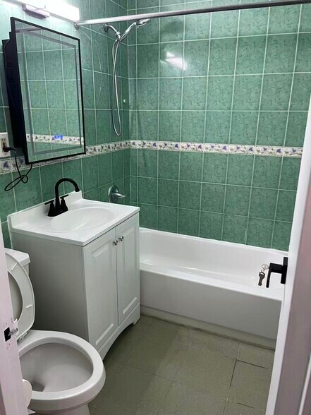 Bathroom - 167 Sands St