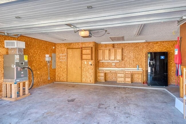 Building Photo - 821 Laura Belle Dr