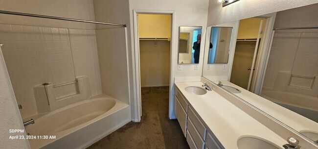 Building Photo - SCRIPPS RANCH - Ivy Hill - Nice 3 Bedroom / 2.5 Bath Townhouse.  AVAILABLE 08/17/2026.