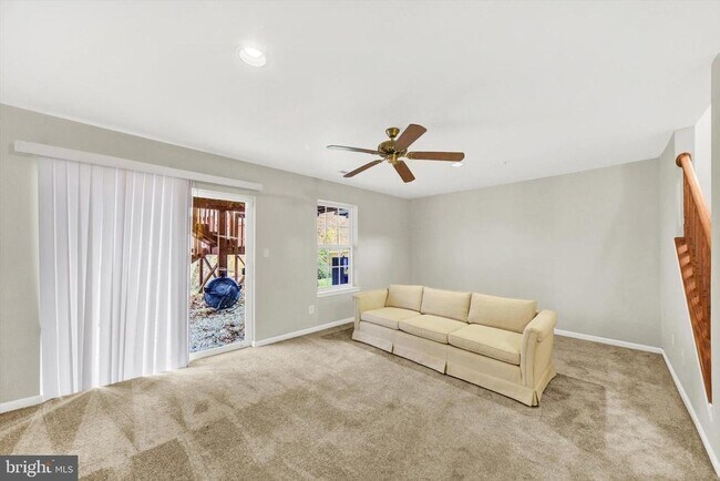 Building Photo - 6 Carob Ct