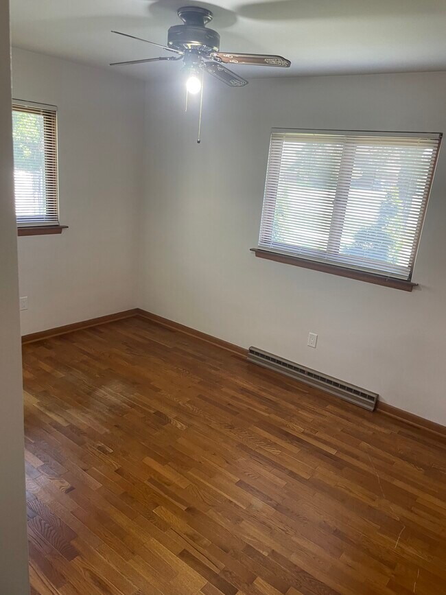 Building Photo - 4685 Mackinaw Rd