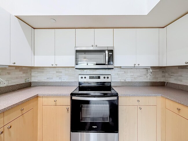 Building Photo - 1119 Villa Cir