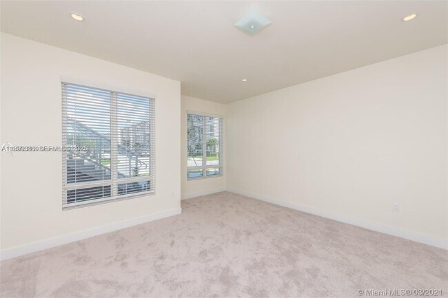 Building Photo - 6310 NW 103rd Pl