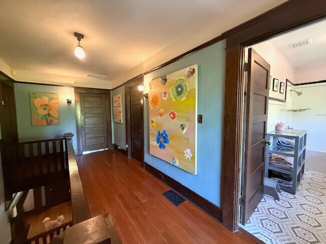 Building Photo - Furnished Craftsman Home - Pool, Entertain...