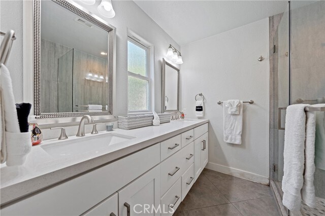 Building Photo - 80695 Columbia Ave