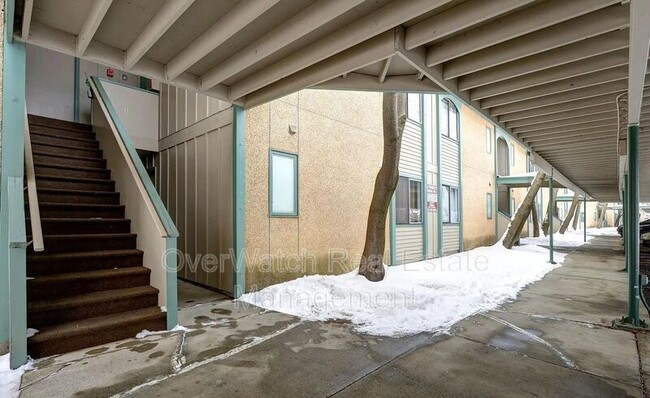Building Photo - 3061 Lois Dr