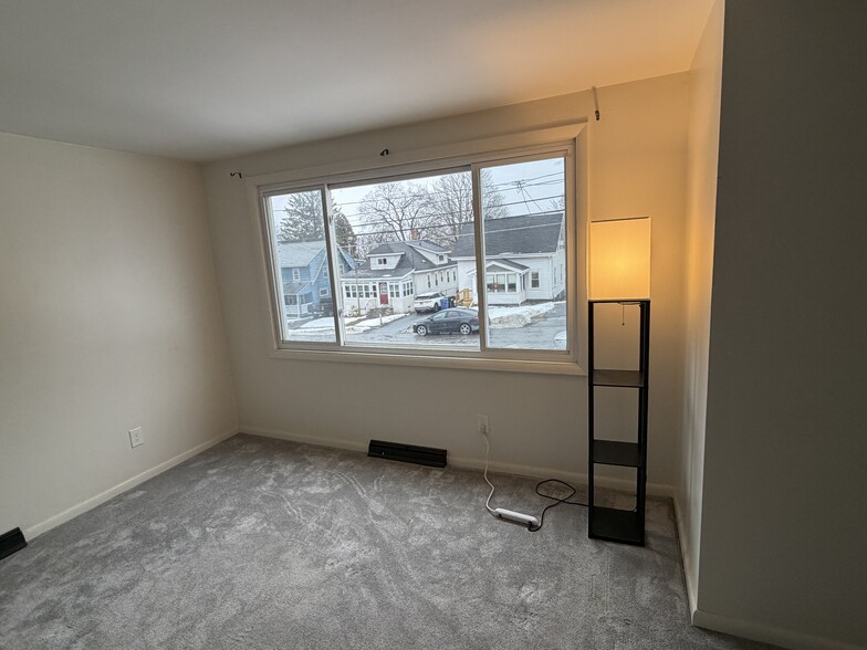 Building Photo - 152 Clover Ridge Dr