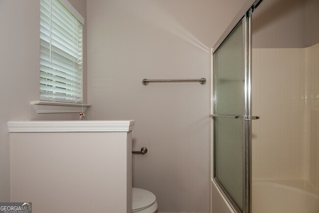 Building Photo - 70 Savoy Park Dr