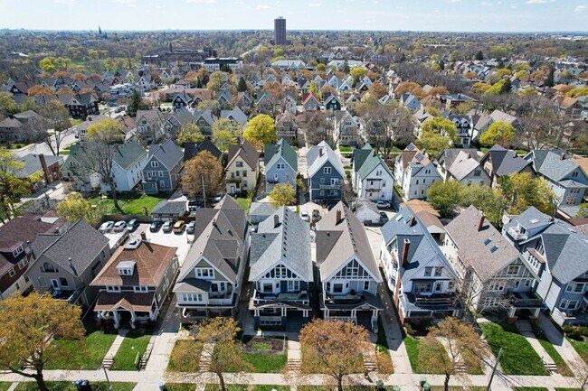 Building Photo - Maryland Upper Flat - Walk to Campus