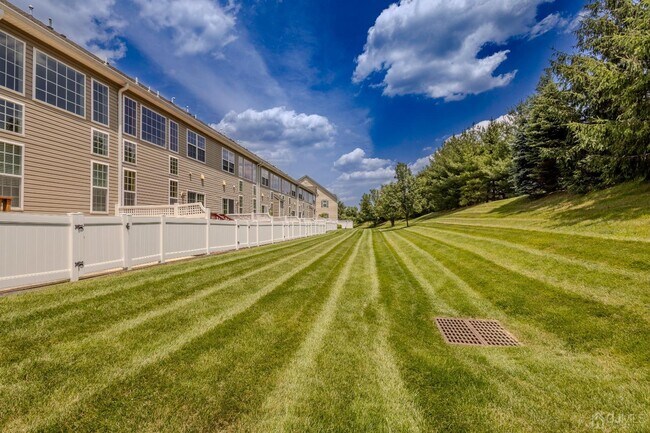Building Photo - 2474 Canterbury Ln