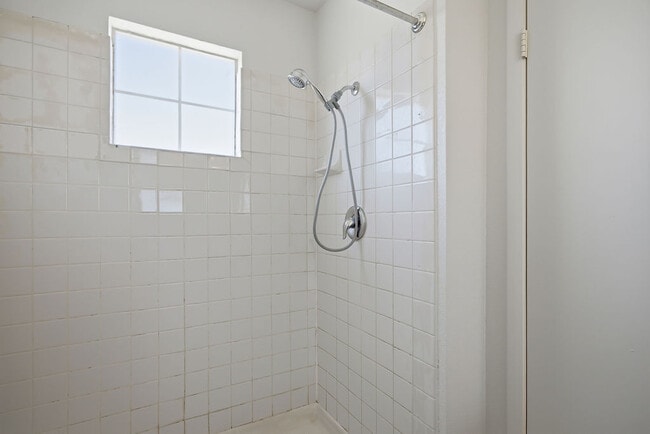 Building Photo - 1908 Mountain Hills Ct