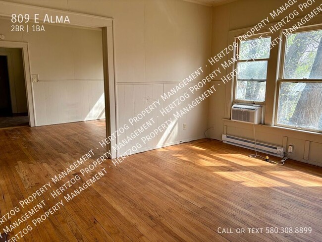 Building Photo - 809 E Alma-