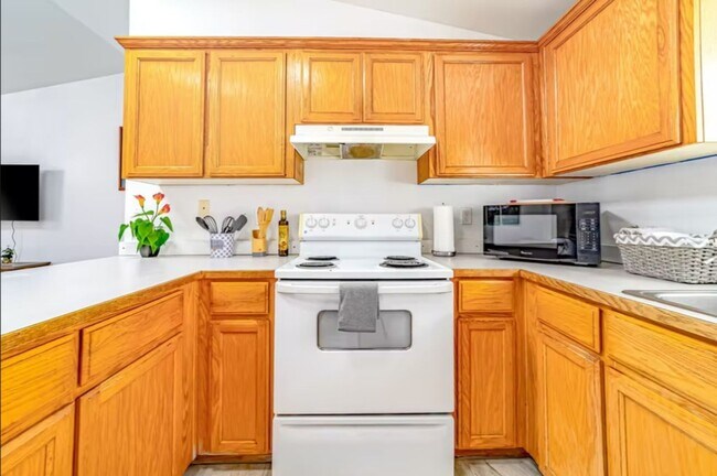 Building Photo - Fully Furnished House in Eureka