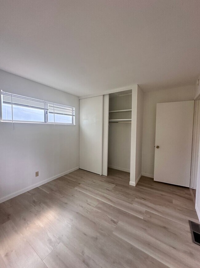 Building Photo - Unit with updated flooring!