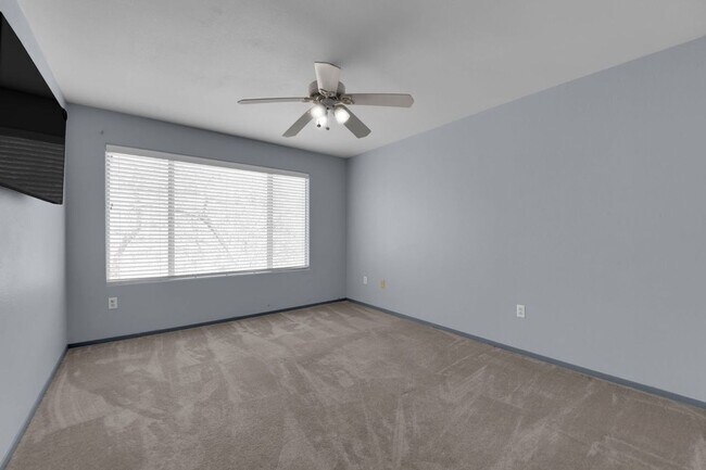 Building Photo - 5710 E Tropicana Ave
