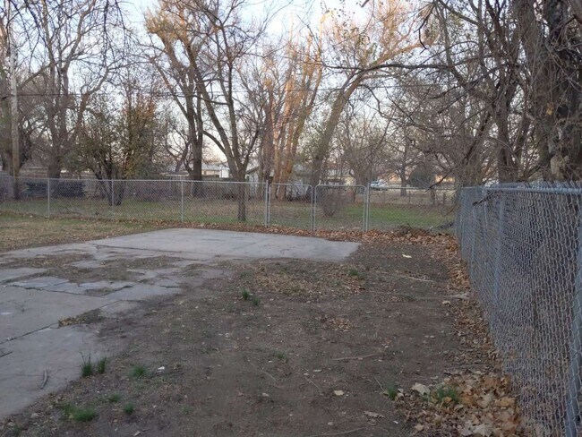 Building Photo - 2 Bed, 1 Bath Ready for Rent!