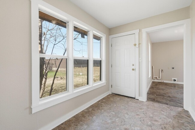 Building Photo - 134 Meander St