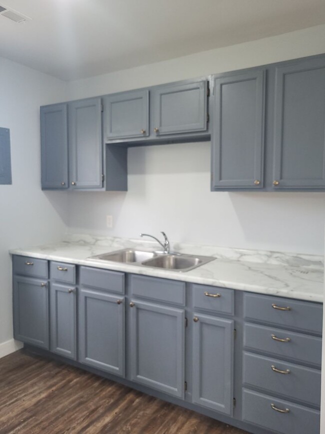 Building Photo - Newly remodeled 2 bedroom 1 bath home for ...